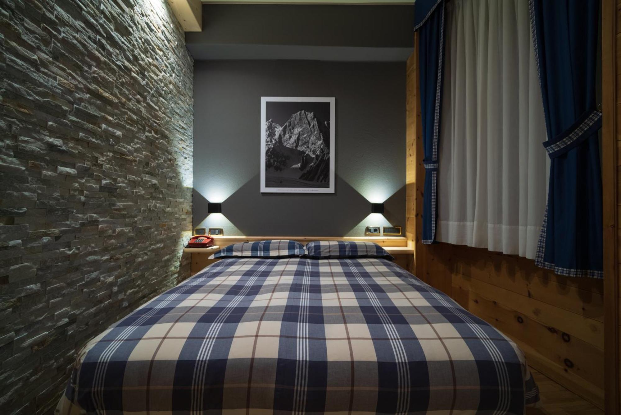 Meuble Garni Della Contea Hotel Bormio Exterior photo