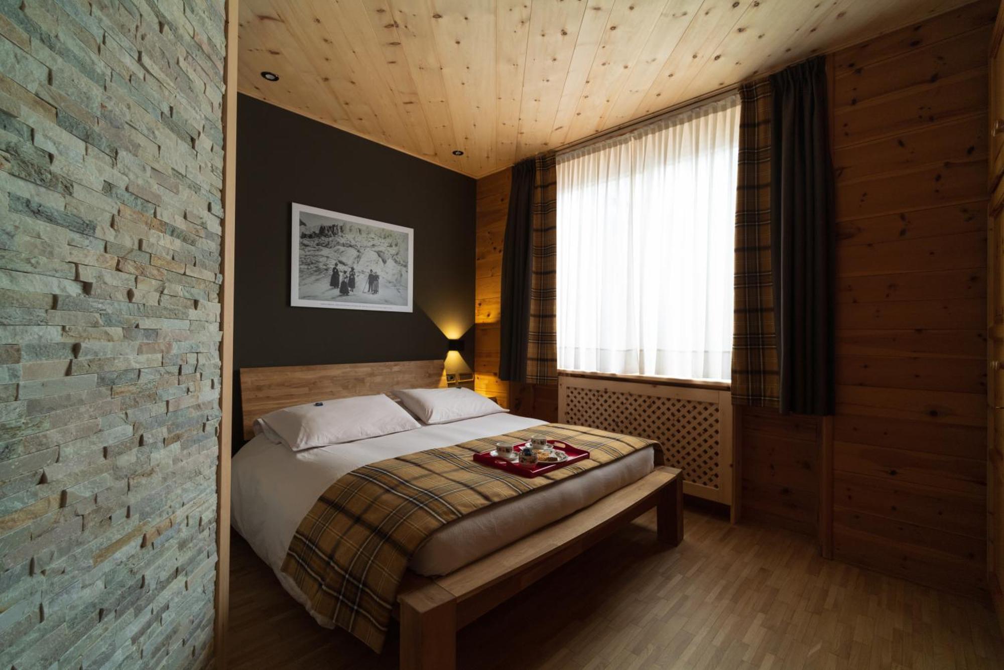 Meuble Garni Della Contea Hotel Bormio Exterior photo